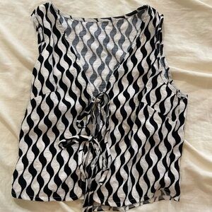 Black and White Patterned Women's Top